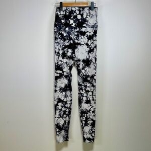 Lululemon Wunder Under High-Rise Leggings | Size 6 | Black & White Shibori Print